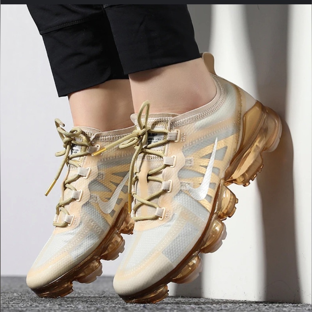2019 NIKE AIR 7.5 VAPORMAX women running shoes metallic gold and cream
